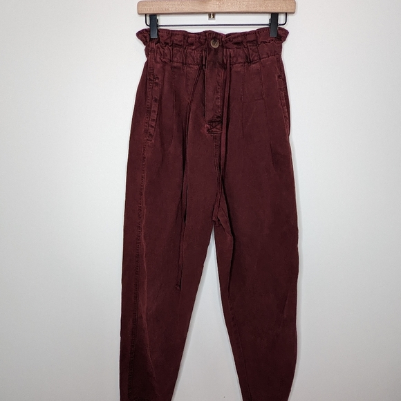 Free People Margate Pleated Paper bag Trouser in Wine | Size xs - Picture 2 of 7